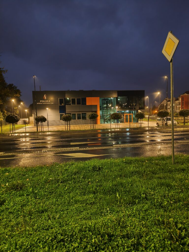 Budynek PGNiG w Dzierżoniowie -- Budynek PGNiG w Dzierżoniowie